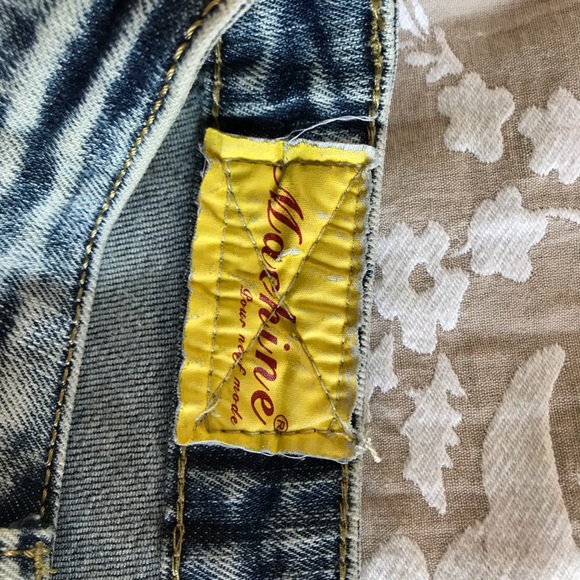 Distressed Skinny Jeans - Picture 6 of 8